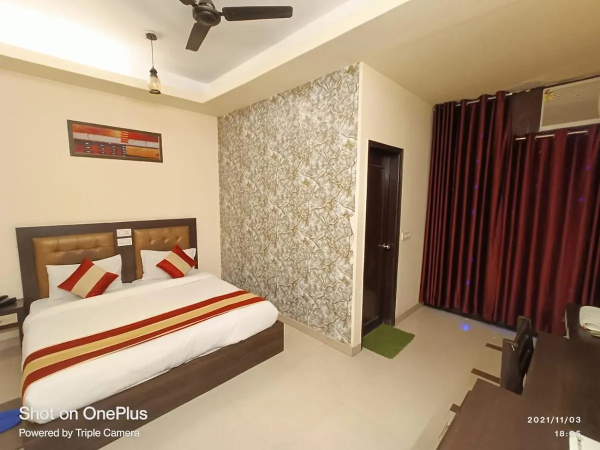 Hotel Radiance Inn 3*, Gurgaon India